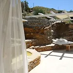 Aigis Kea מלון